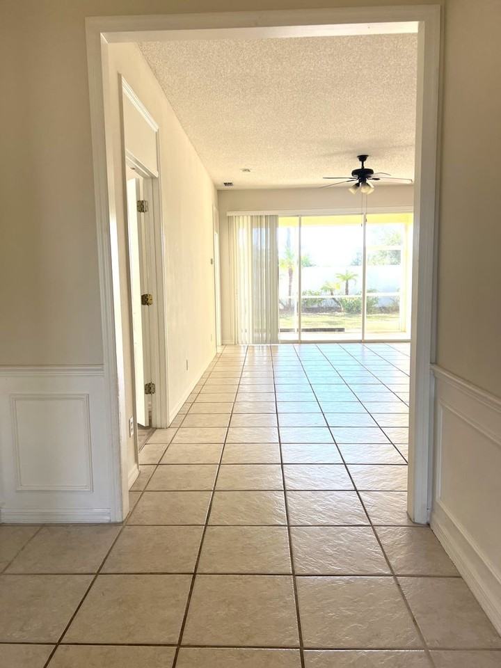 364 Fareham Dr - Photo 7 of 43