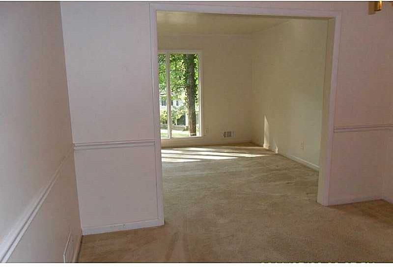 4829 Woodhurst Way - Photo 7 of 10