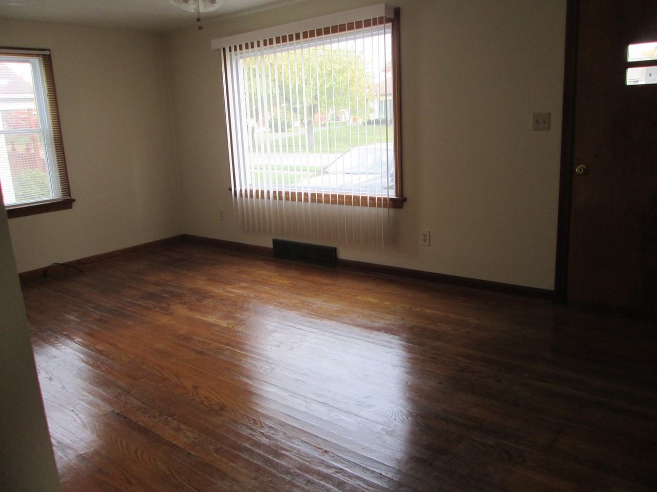 820 Lincoln Ave - Photo 3 of 9