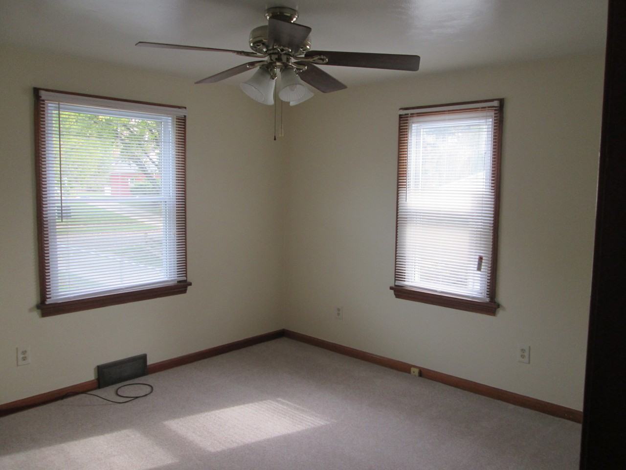 820 Lincoln Ave - Photo 6 of 9