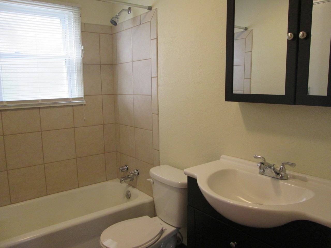 820 Lincoln Ave - Photo 7 of 9