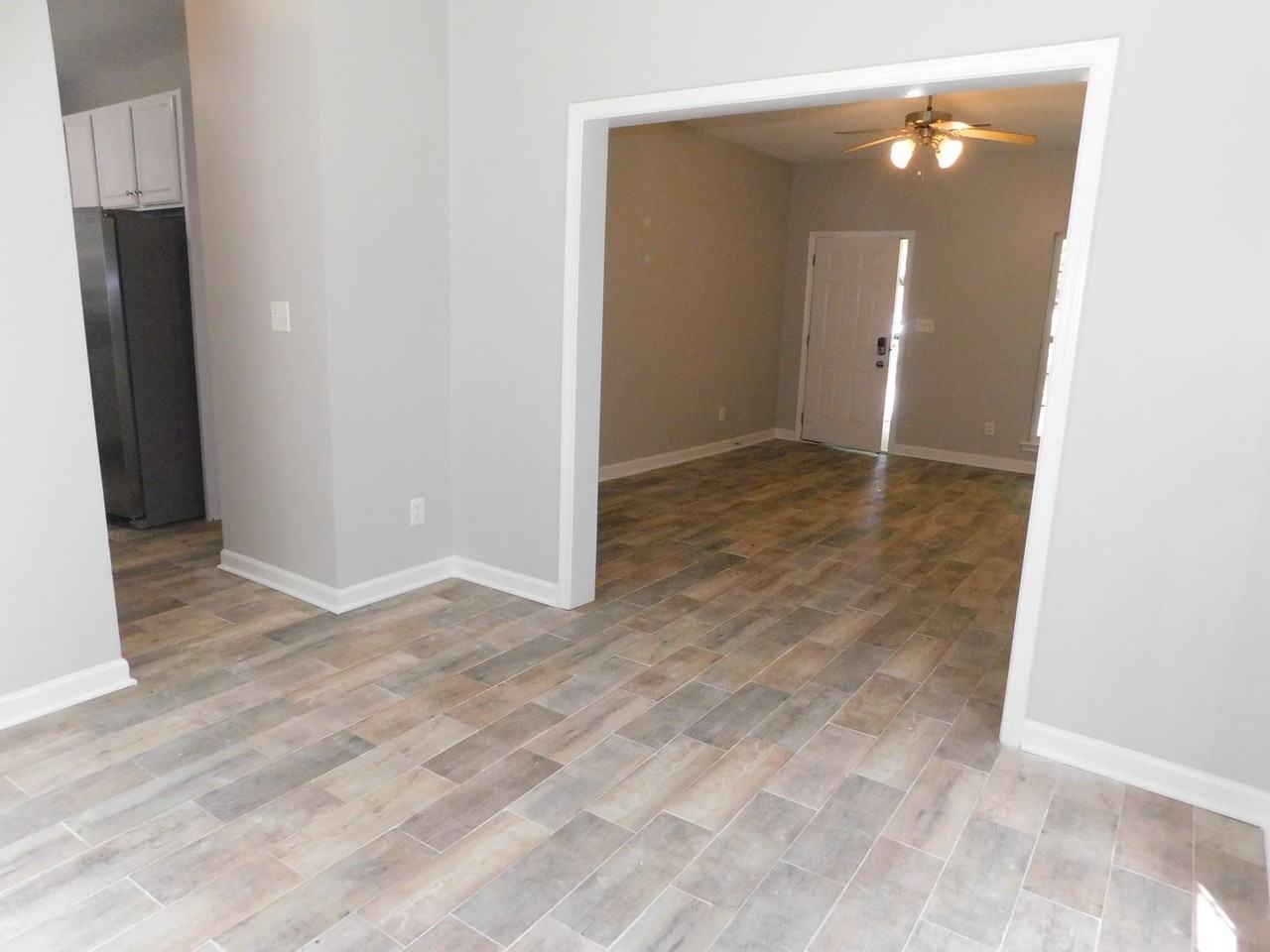 7916 Pebbleridge Dr - Photo 2 of 18