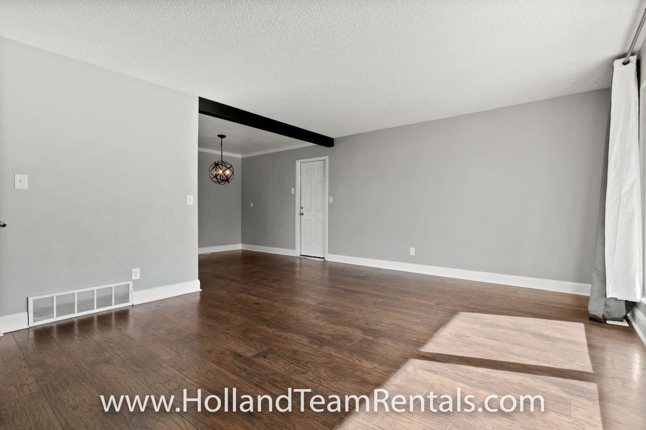 7112 S Franklin St - Photo 6 of 21