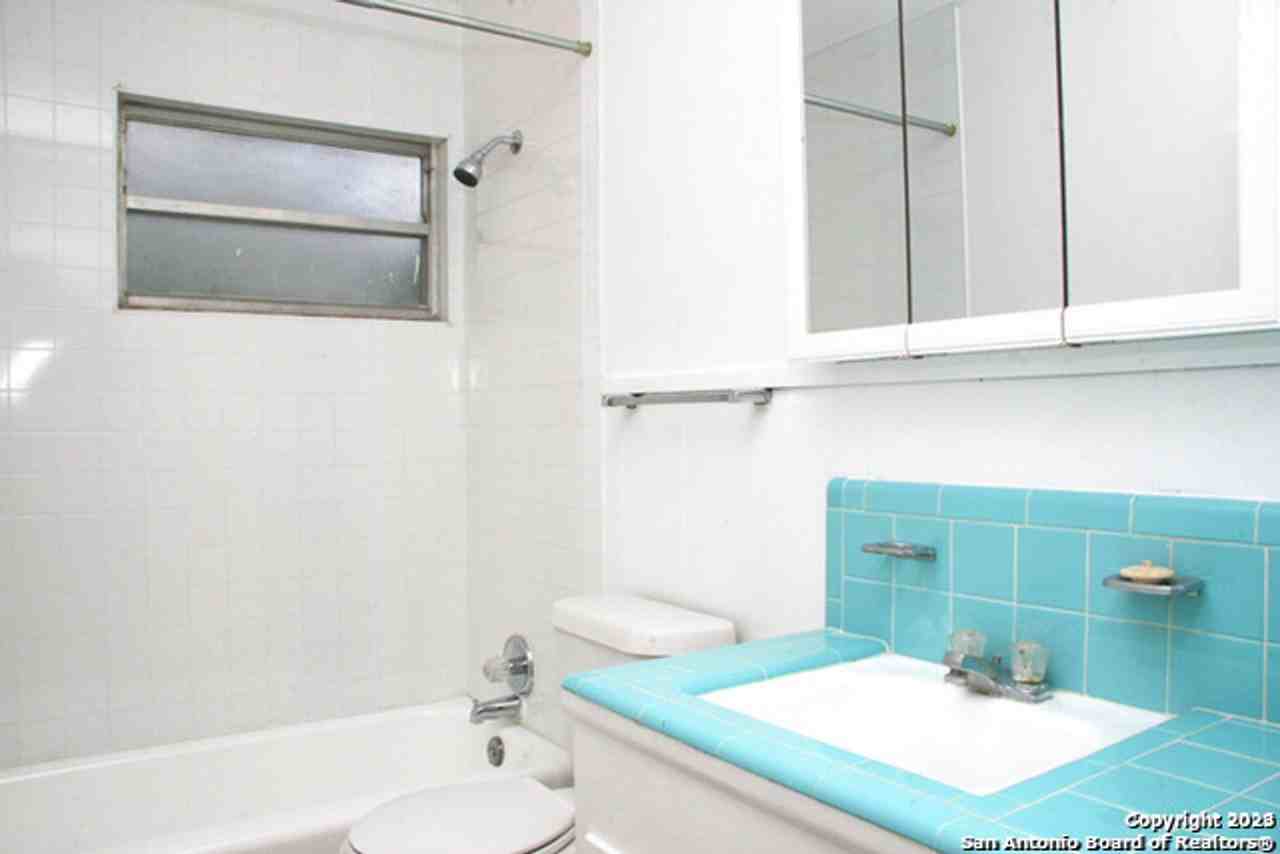 4722 Duquesne Dr - Photo 5 of 11