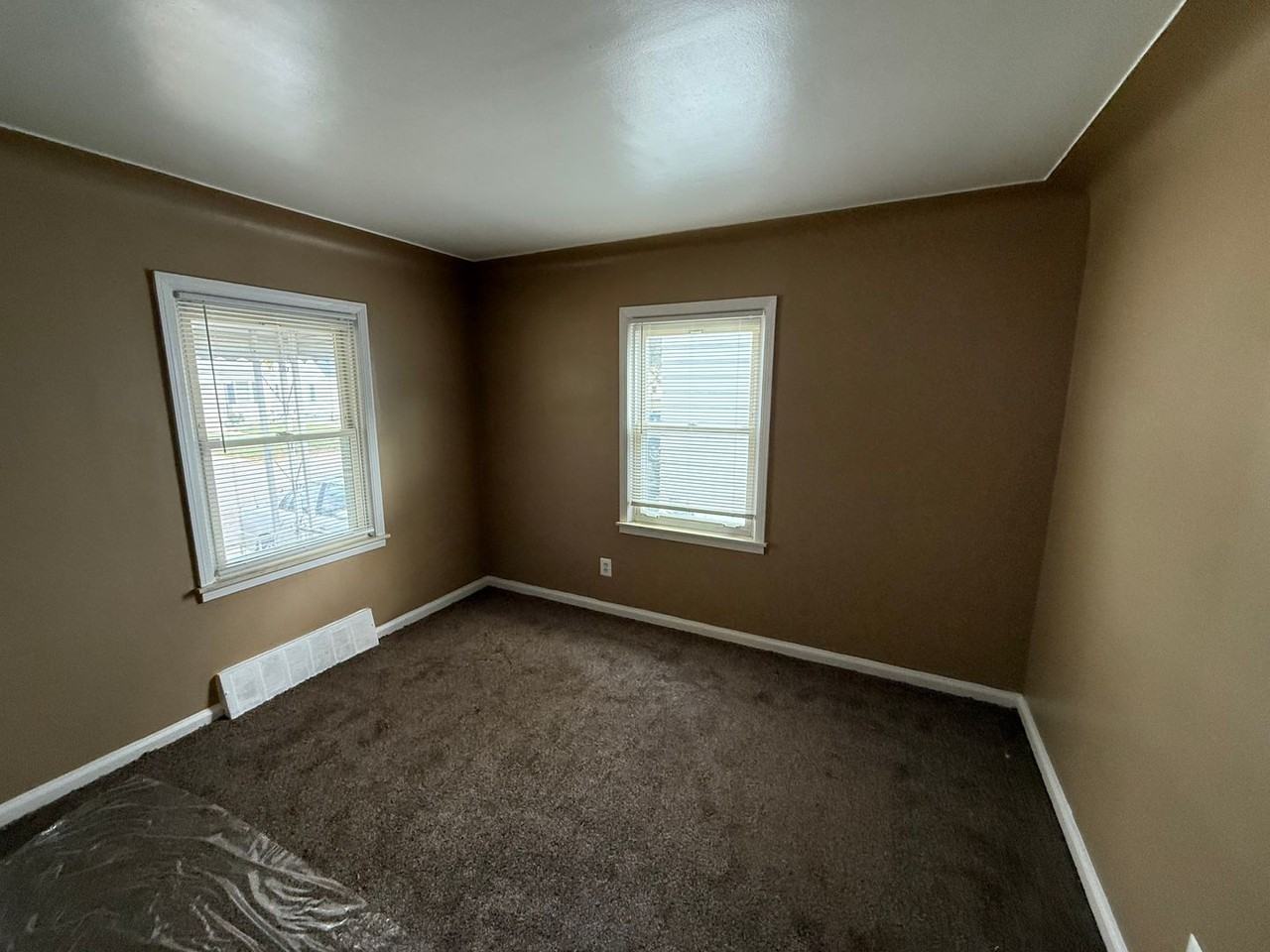 14658 Agnes Avenue - Photo 3 of 9