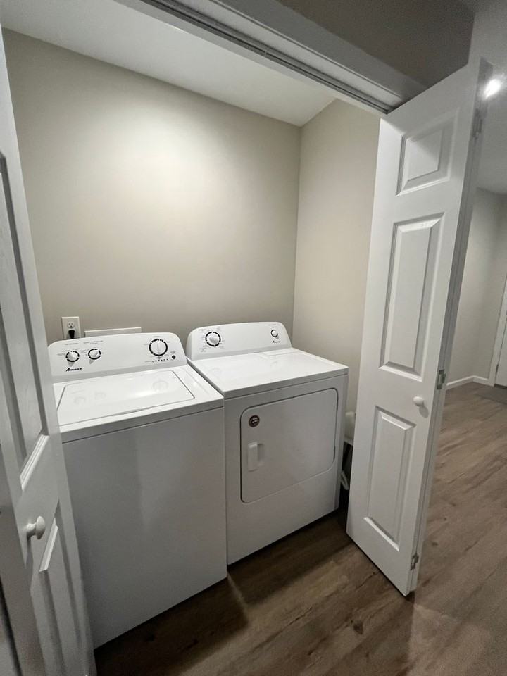 406 Charles Ave - Photo 2 of 10