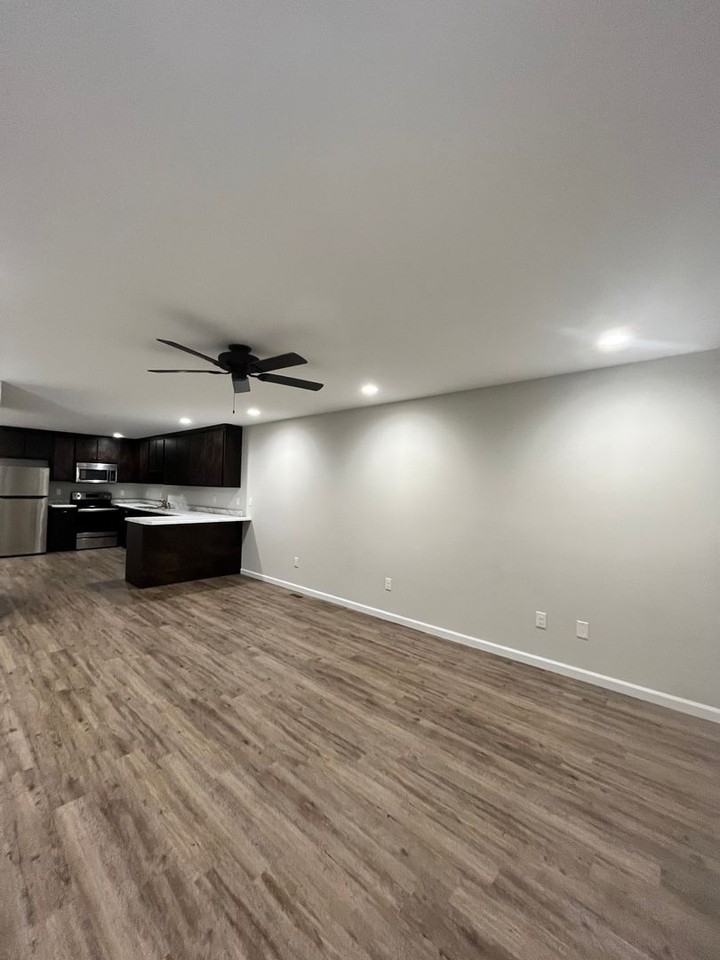 406 Charles Ave - Photo 3 of 10