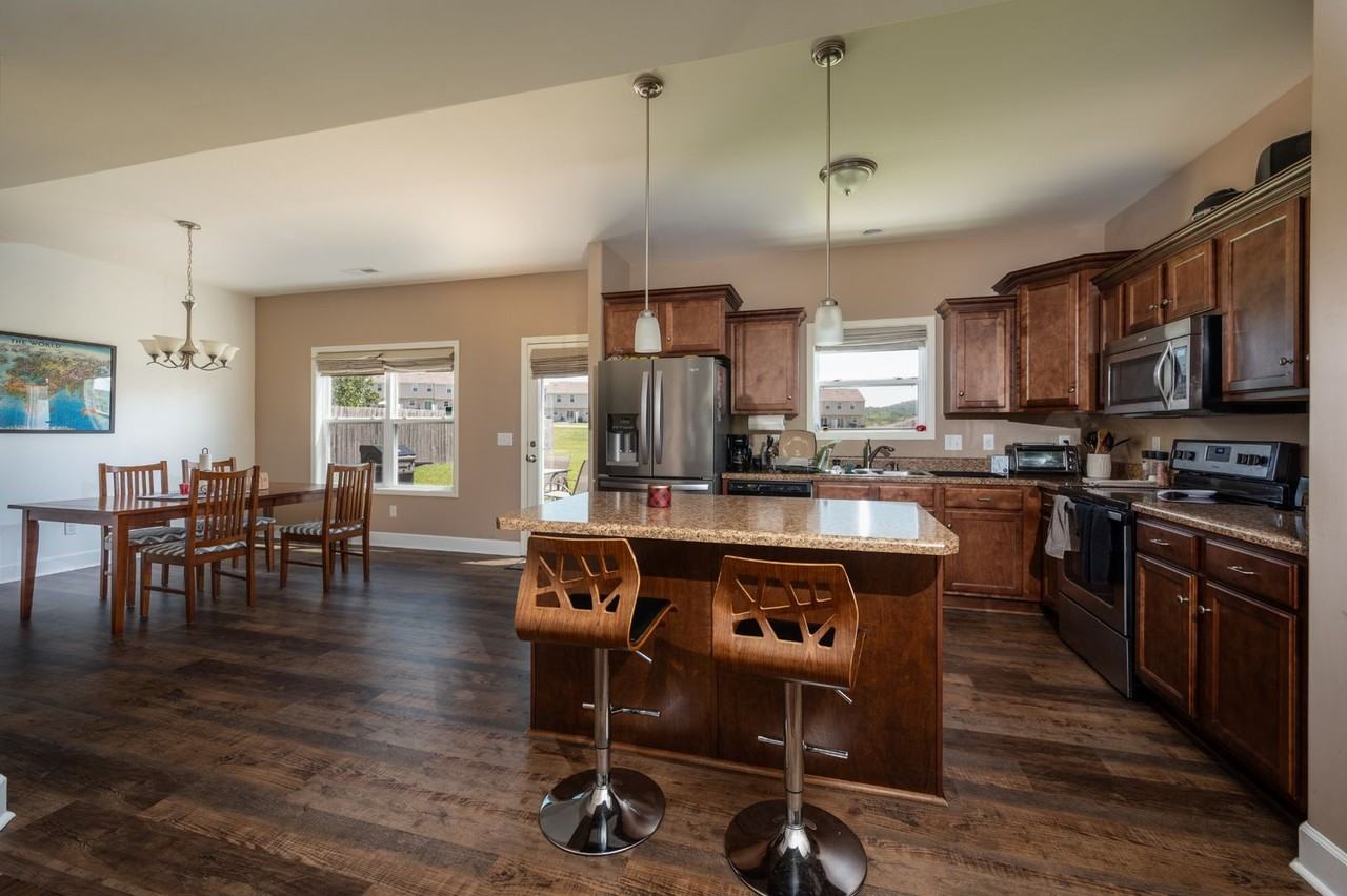 3754 Willow Creek Road - Photo 7 of 27