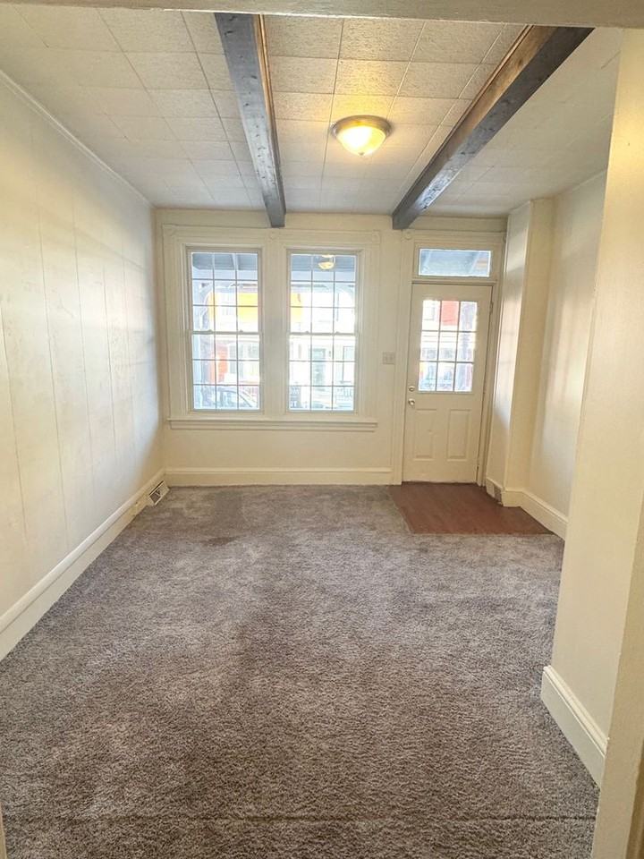 736 E Marion St - Photo 3 of 18