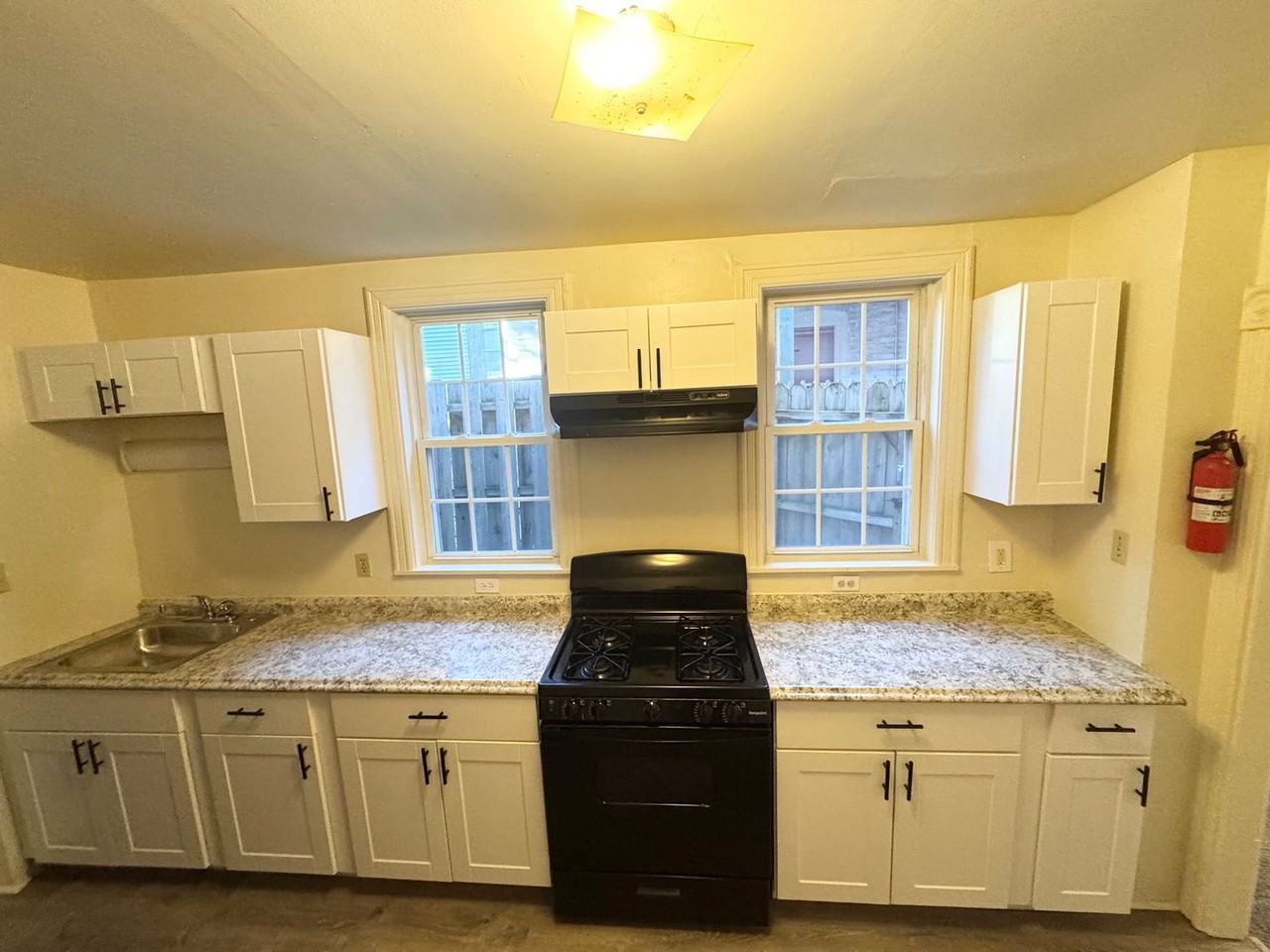 736 E Marion St - Photo 5 of 18