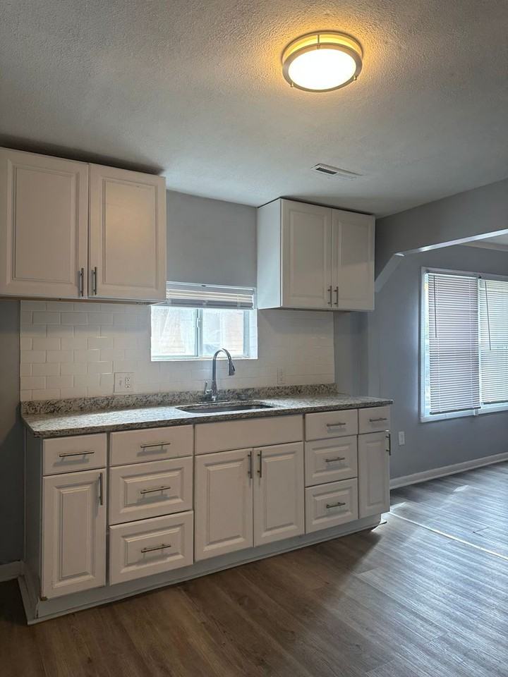 2864 E 10th Ave - Photo 3 of 10