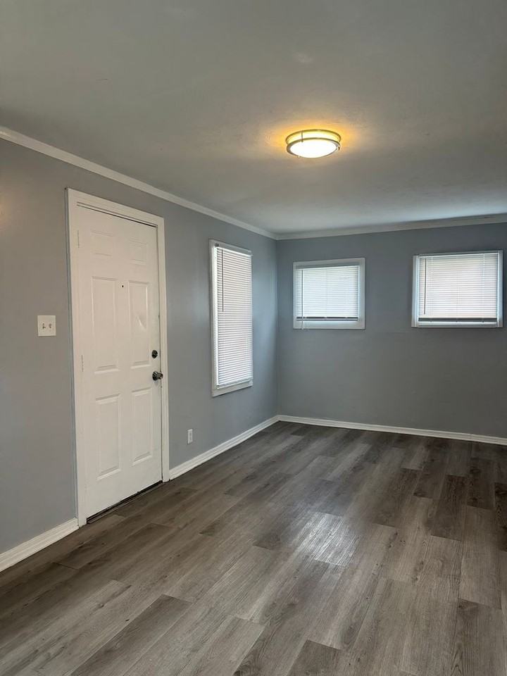 2864 E 10th Ave - Photo 4 of 10