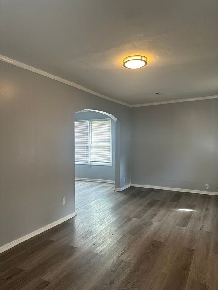 2864 E 10th Ave - Photo 5 of 10