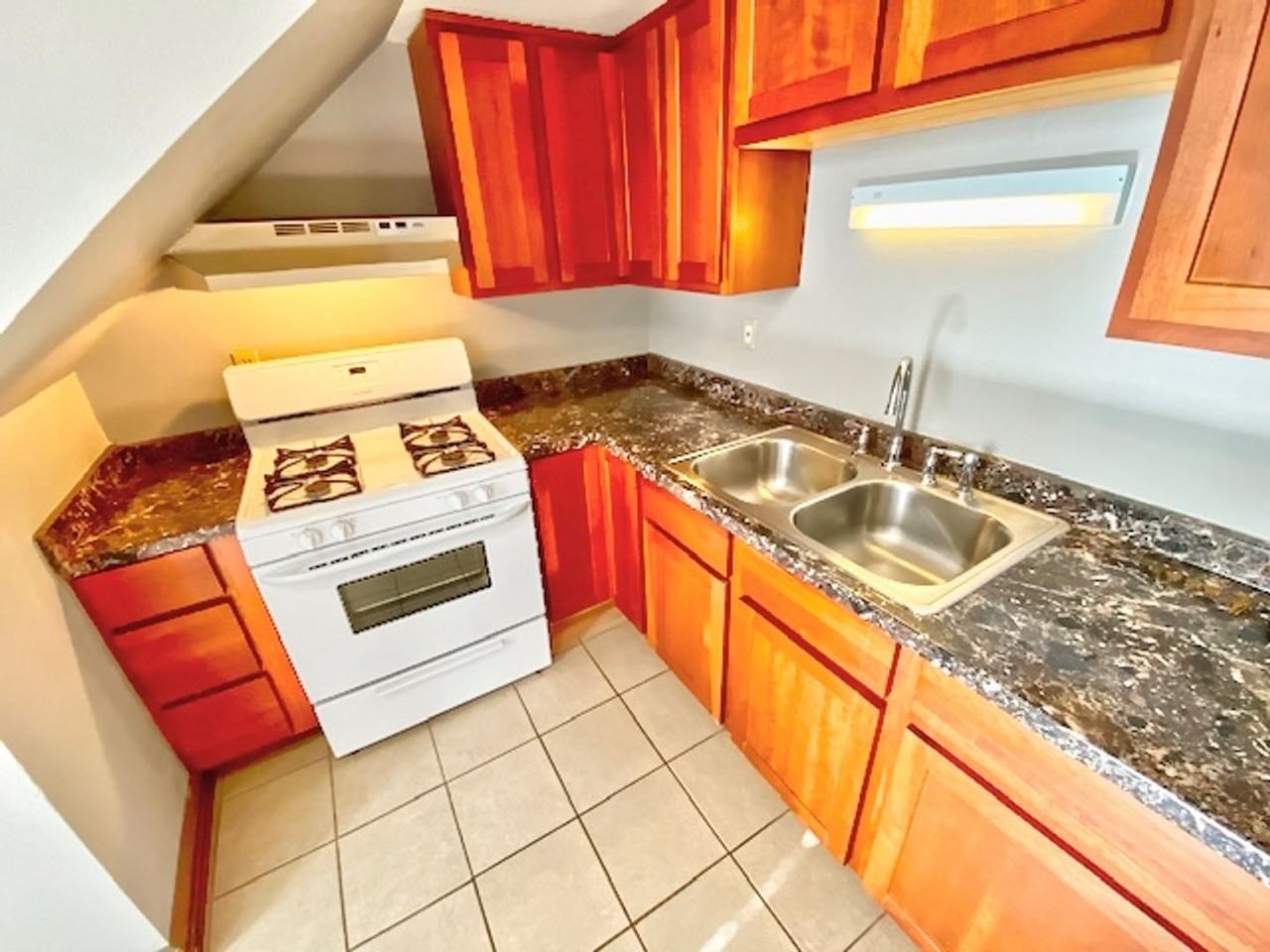 2925 North Maryland Avenue - Photo 6 of 22