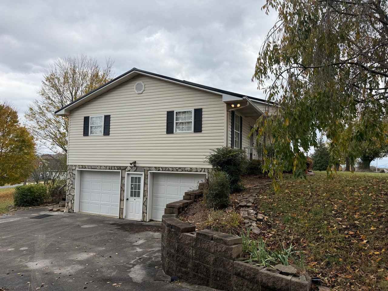 125 New Hope Rd - Photo 3 of 32