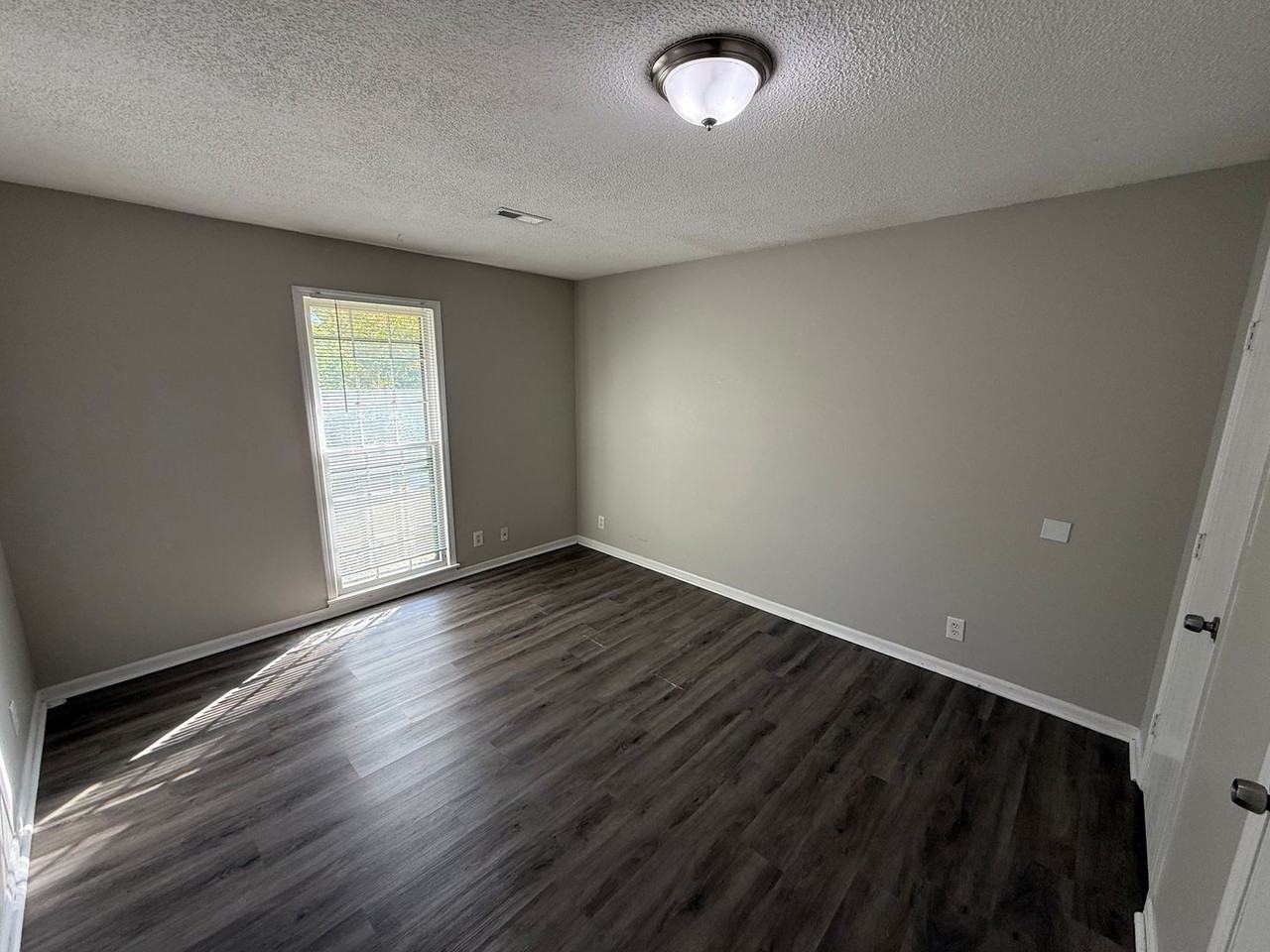 402 Sw 6th St - Photo 4 of 6