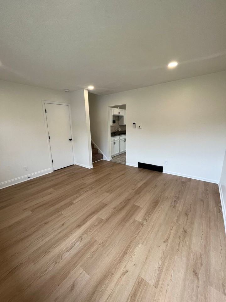 1921 Dunning Rd - Photo 2 of 22