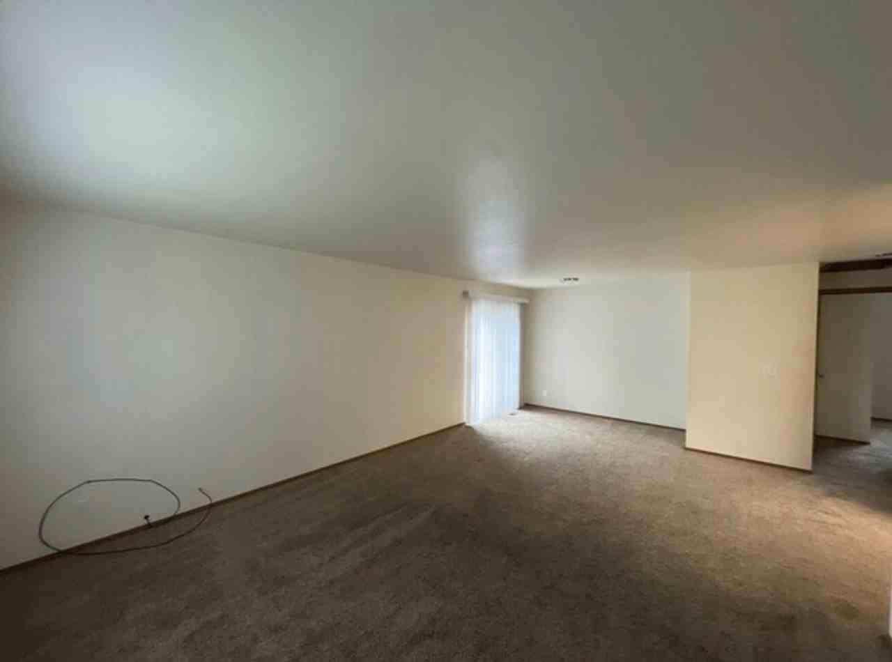 1910 East Park Lane - Photo 4 of 10