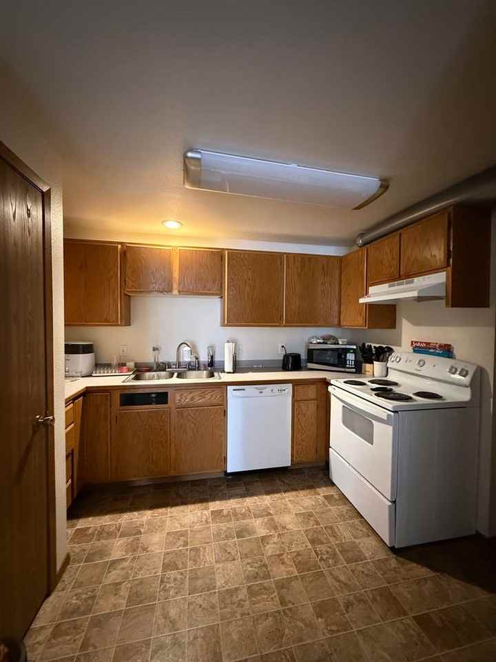 1910 East Park Lane - Photo 5 of 10