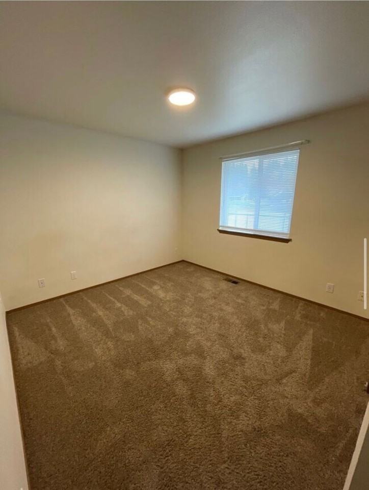 1910 East Park Lane - Photo 6 of 10