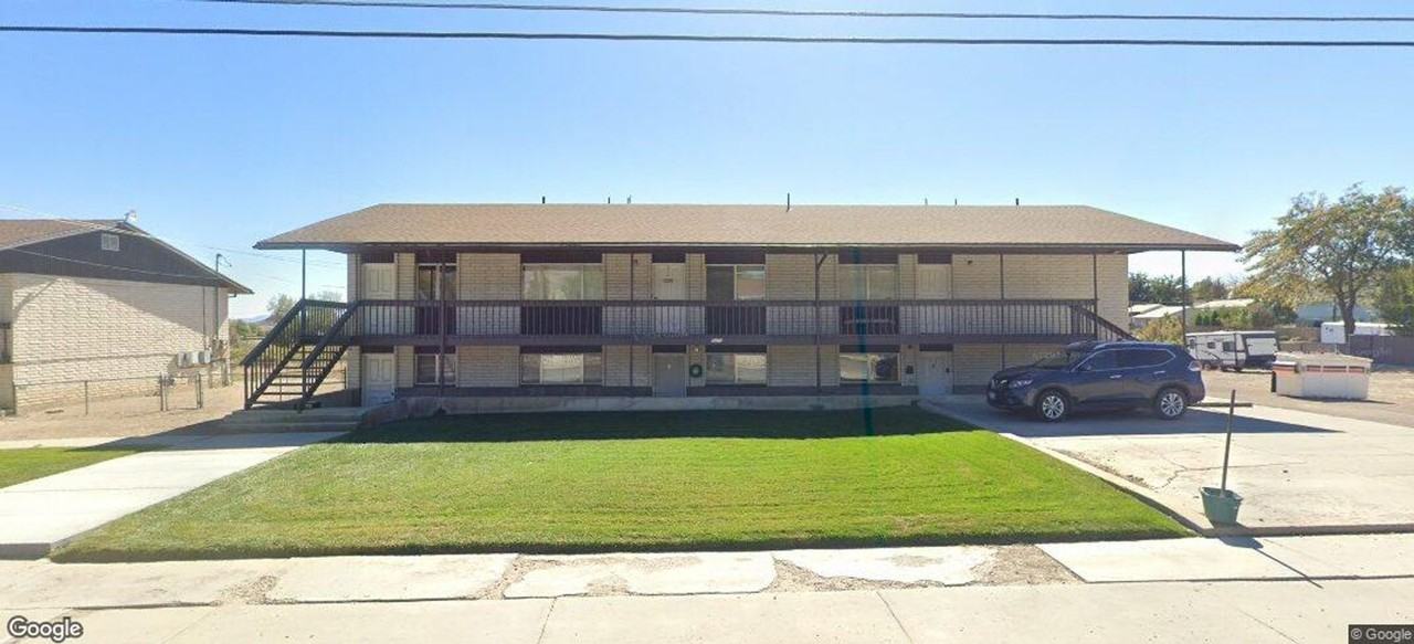 1070 E 800 N - Photo 2 of 15