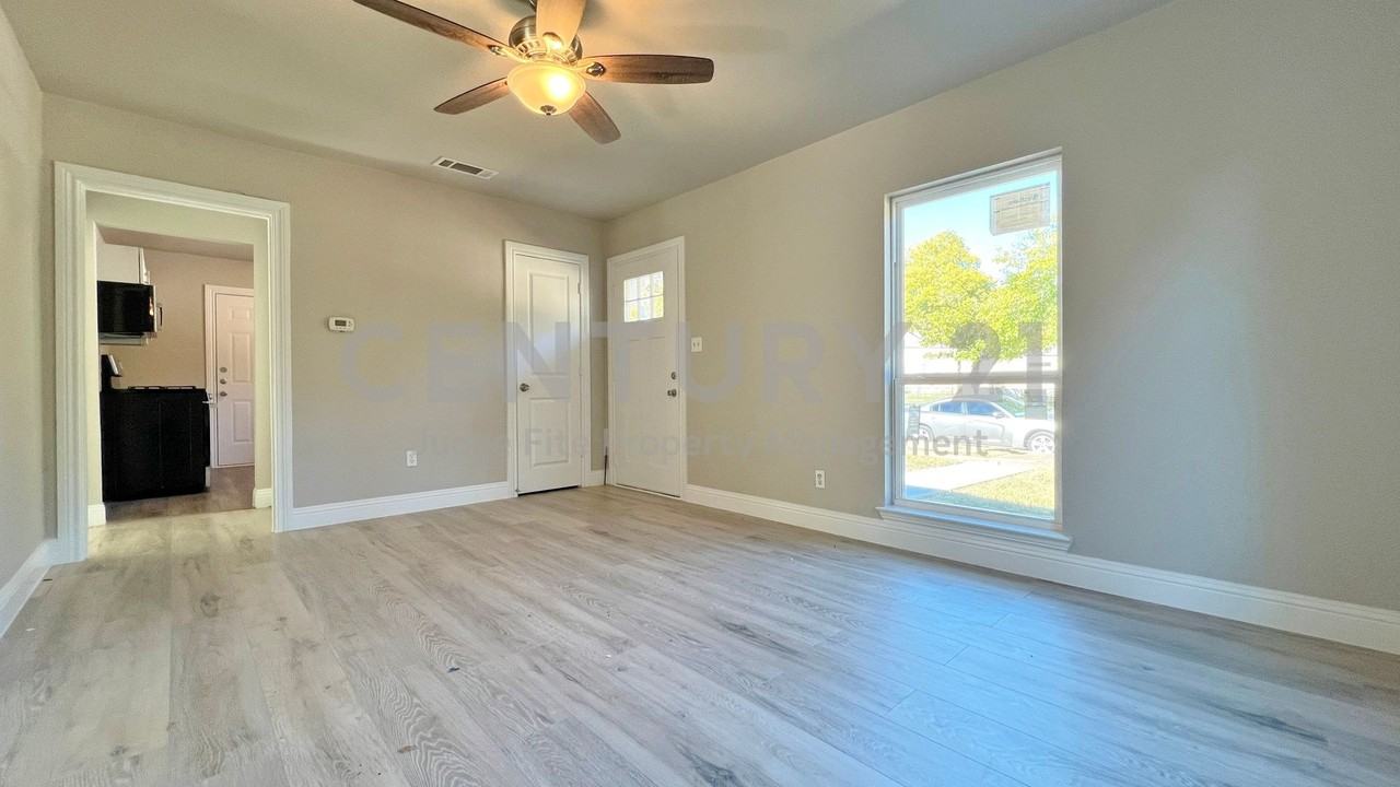 4133 Alamo Ave - Photo 3 of 11