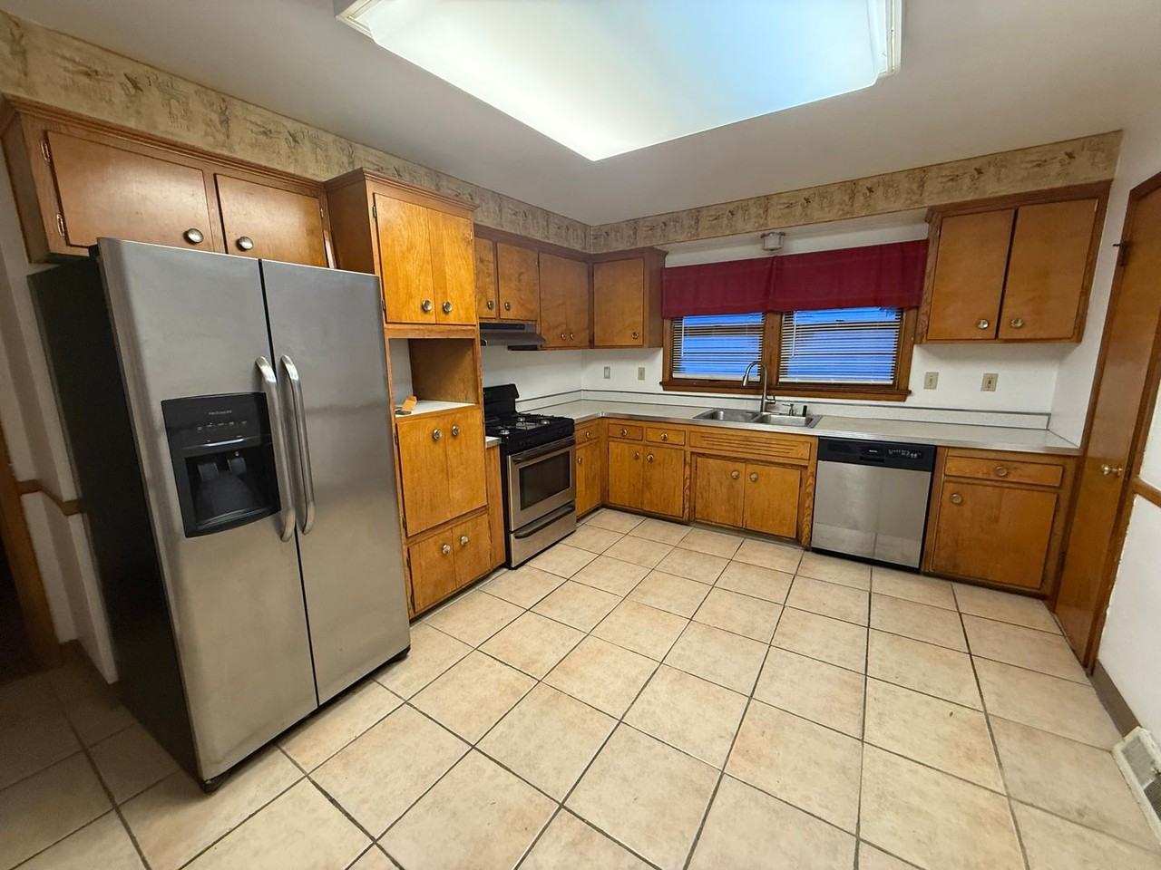 1905 Braeburn Park Dr - Photo 3 of 7
