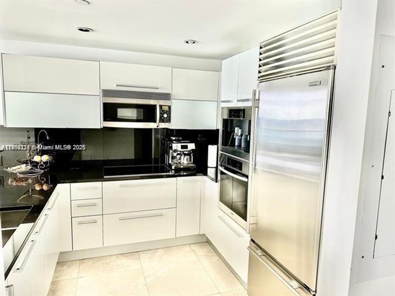 17121 17121 Collins Ave appt 1403 - Photo 4 of 10