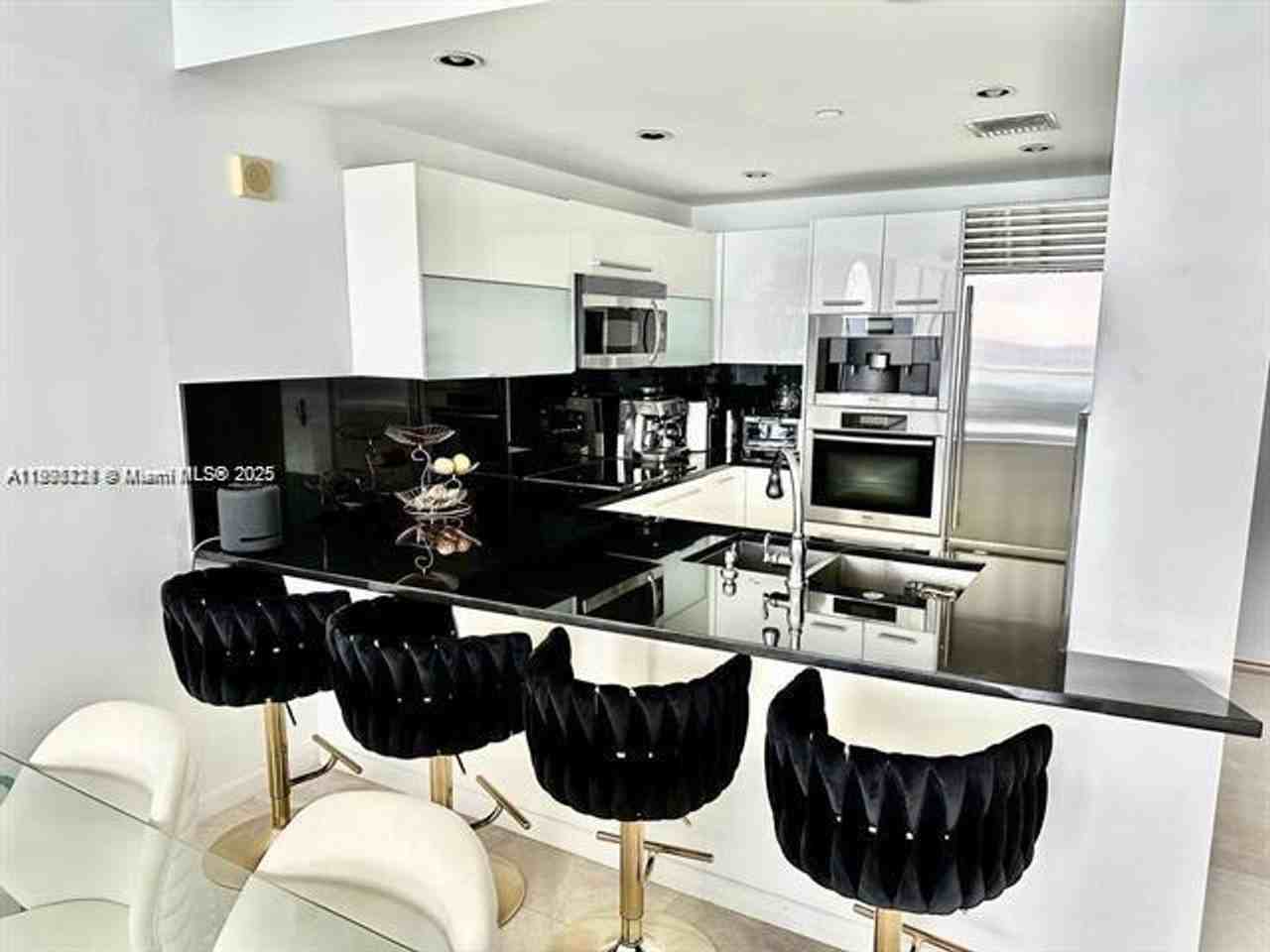 17121 17121 Collins Ave appt 1403 - Photo 5 of 10