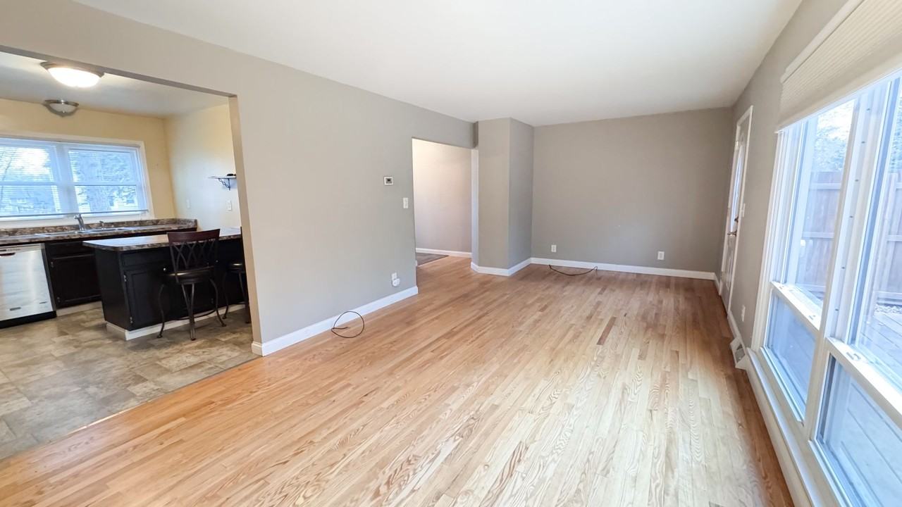 707 Bong Blvd - Photo 3 of 24