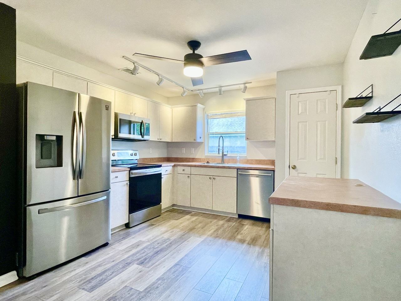 705 Sunburst Cove Lane - Photo 3 of 22