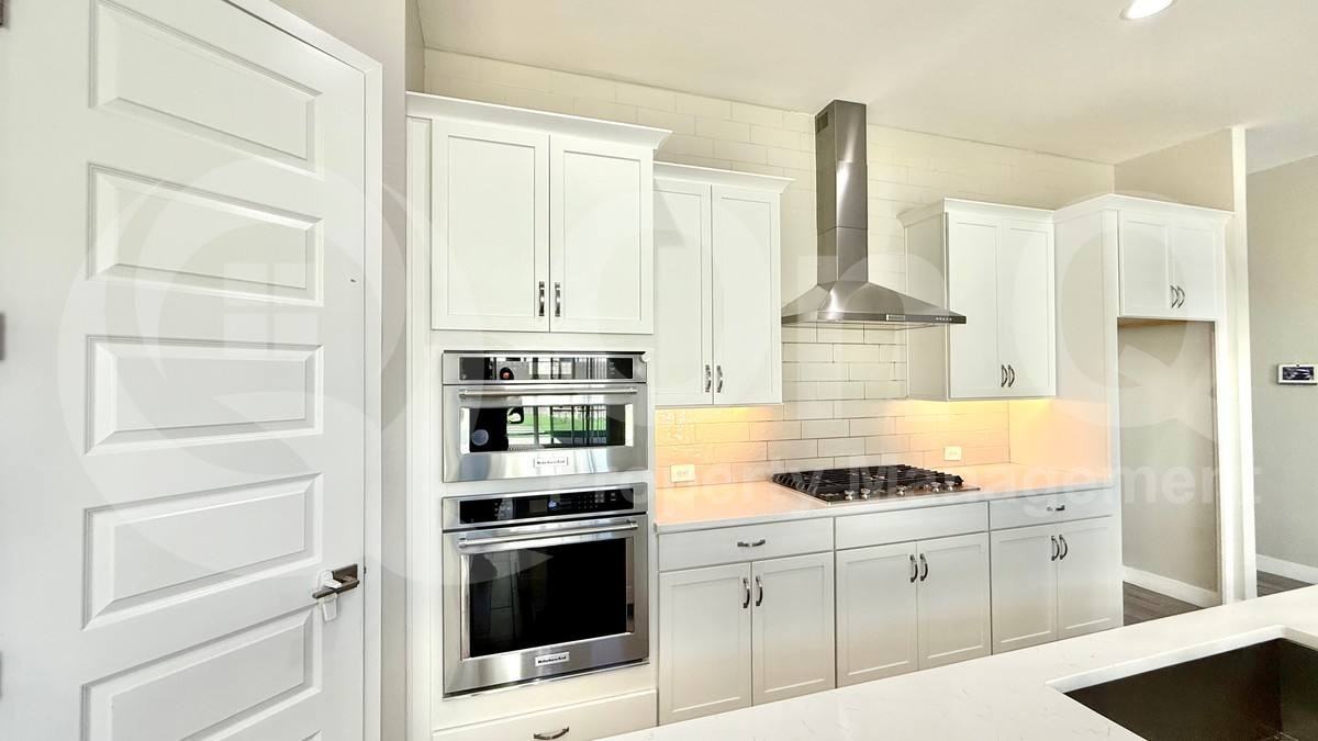 10520 W Quail Ave - Photo 6 of 10