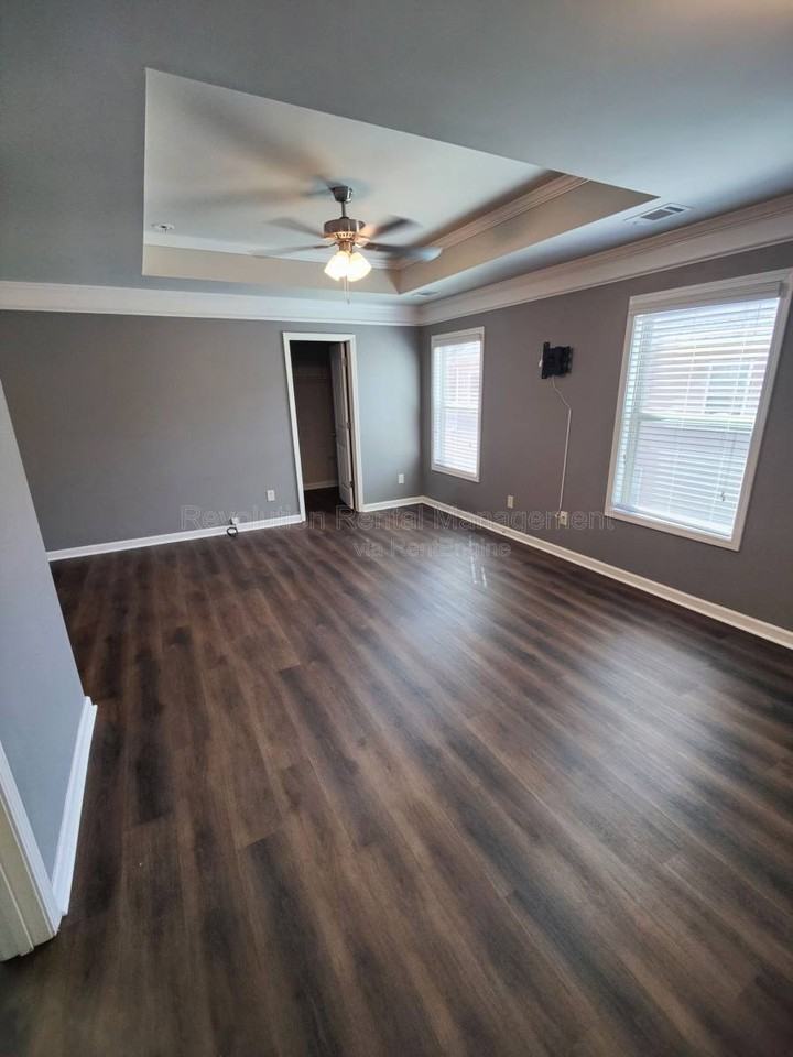 823 Python Drive - Photo 3 of 10