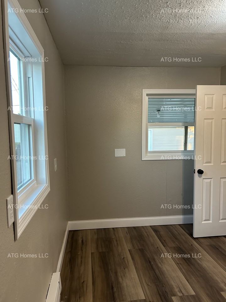 1006 N Carver St #B - Photo 3 of 11