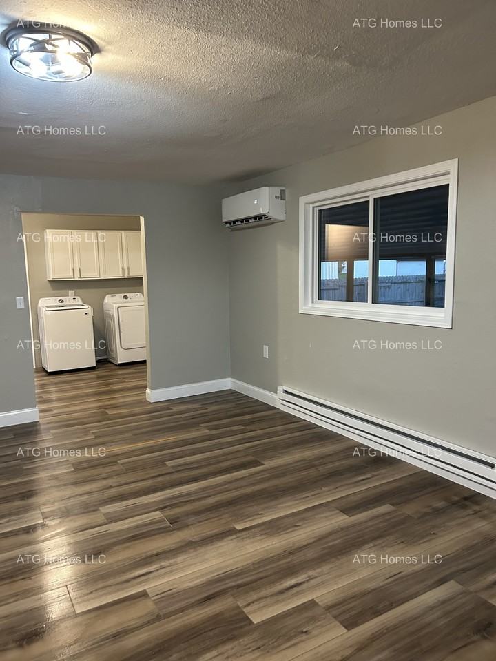 1006 N Carver St #B - Photo 4 of 11