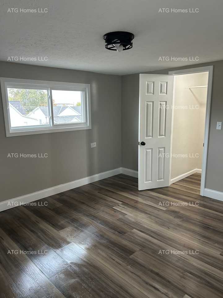 1006 N Carver St #B - Photo 5 of 11