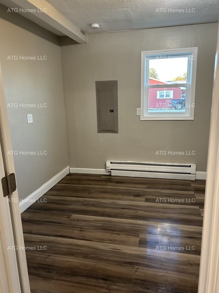 1006 N Carver St #B - Photo 6 of 11