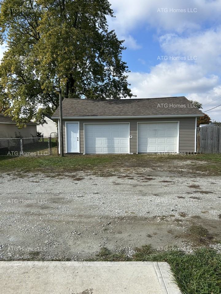 1006 N Carver St #B - Photo 7 of 11