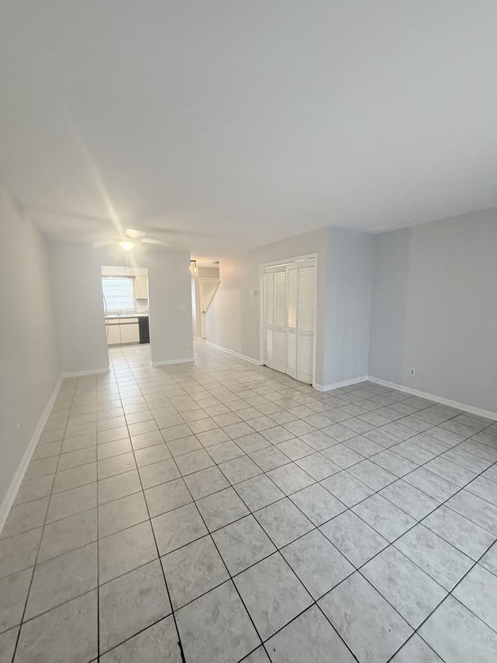 1025 Carolina Rd #W1 - Photo 4 of 29