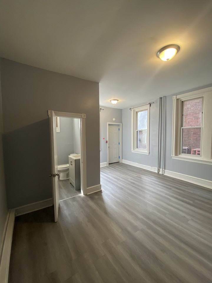 3753 N 15th St #1A - Photo 3 of 17