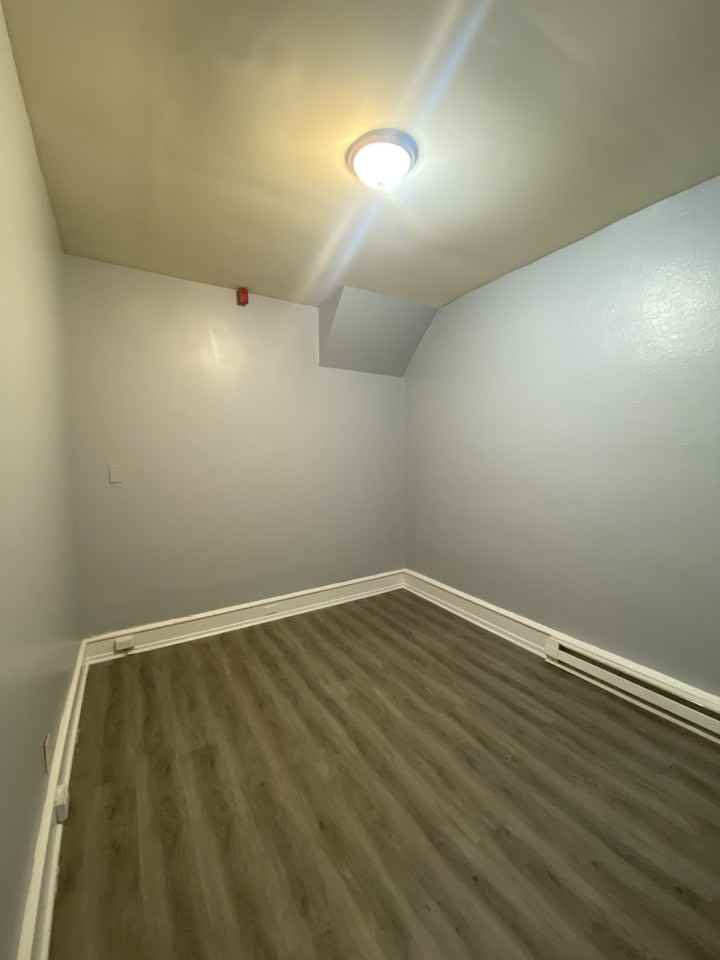 3753 N 15th St #1A - Photo 5 of 17