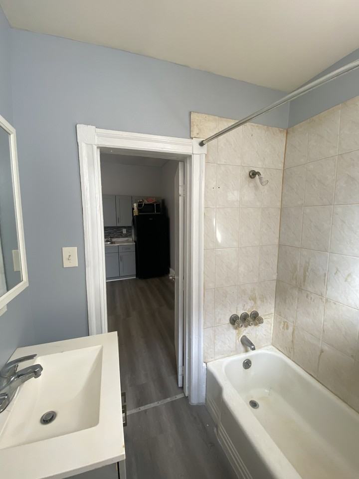 3753 N 15th St #1A - Photo 4 of 17