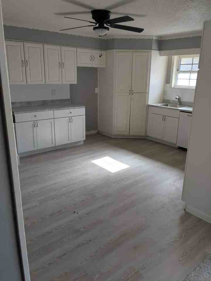 3305 S Oxford Ave - Photo 5 of 15