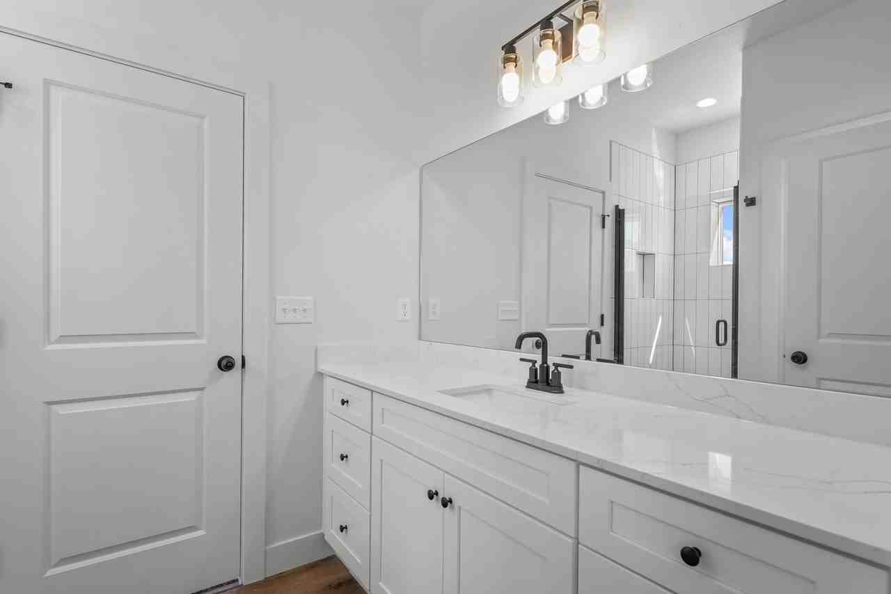 489 Wn #27 - Photo 3 of 41