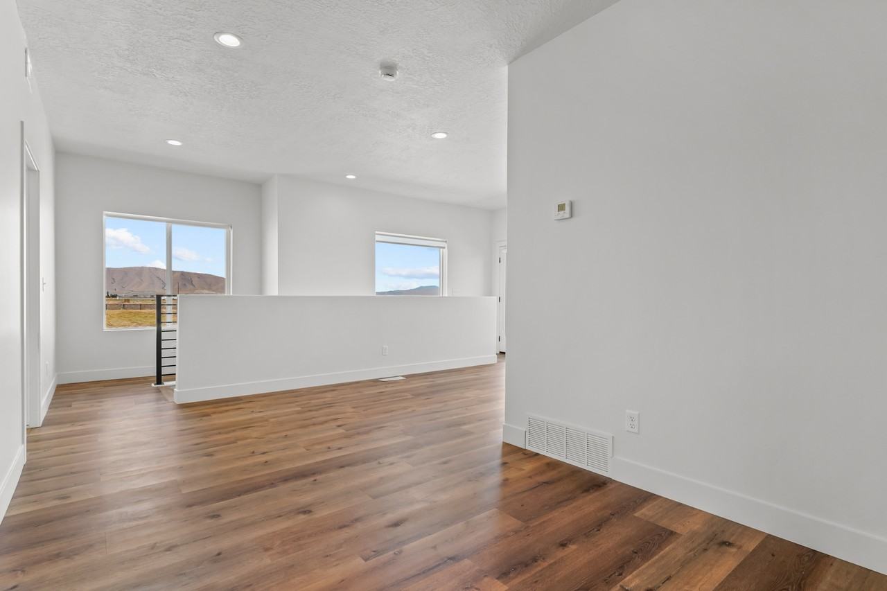 489 Wn #27 - Photo 4 of 41