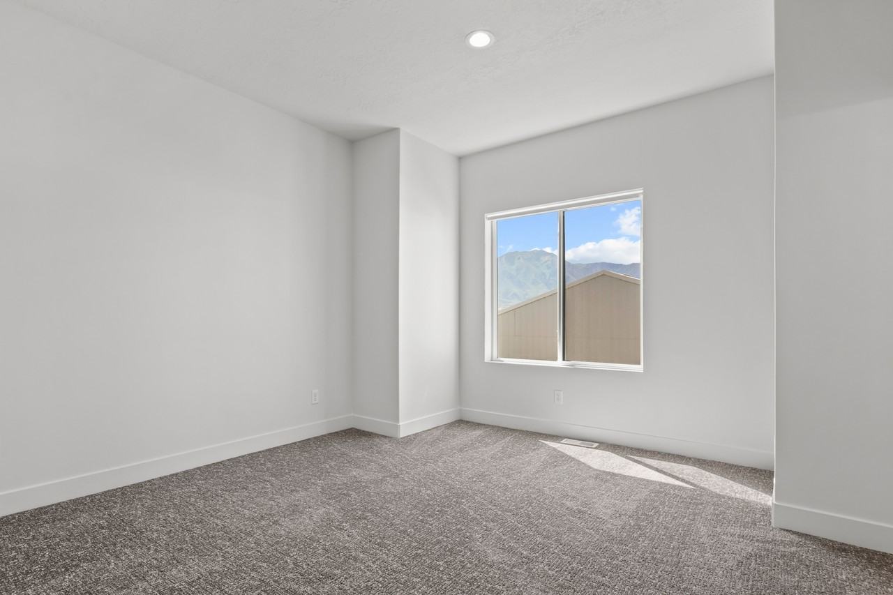 489 Wn #27 - Photo 2 of 41