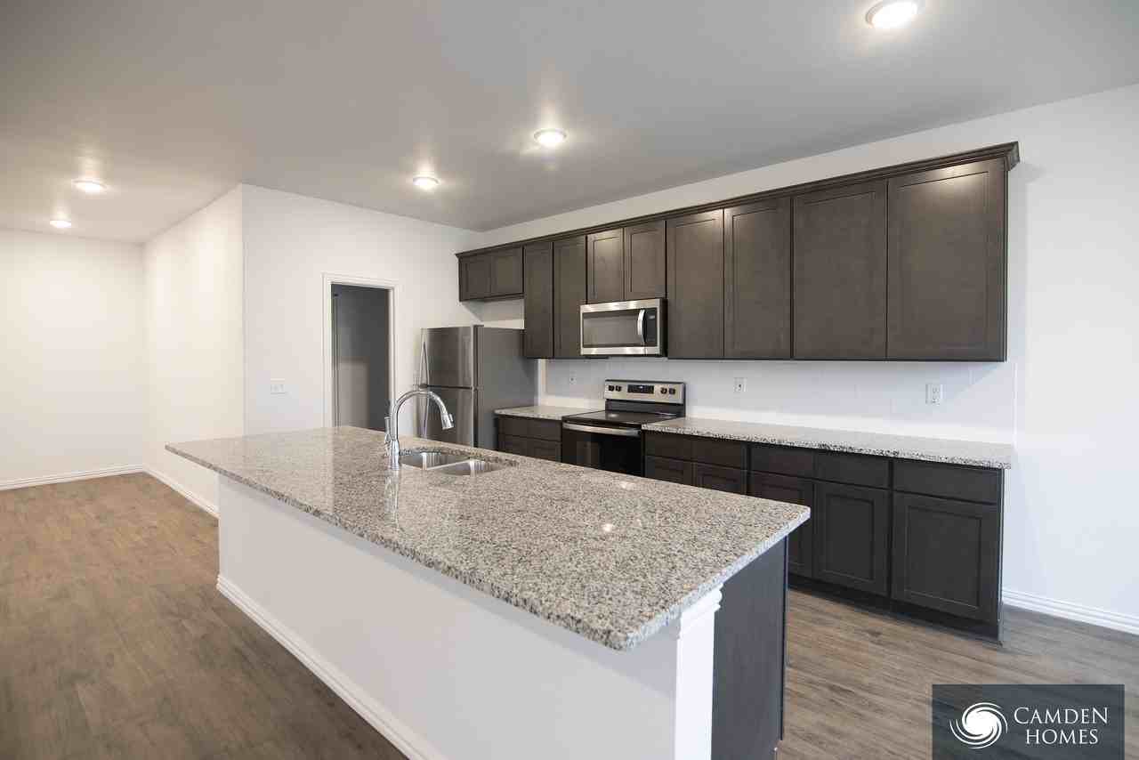 2340 Brandon St - Photo 7 of 13