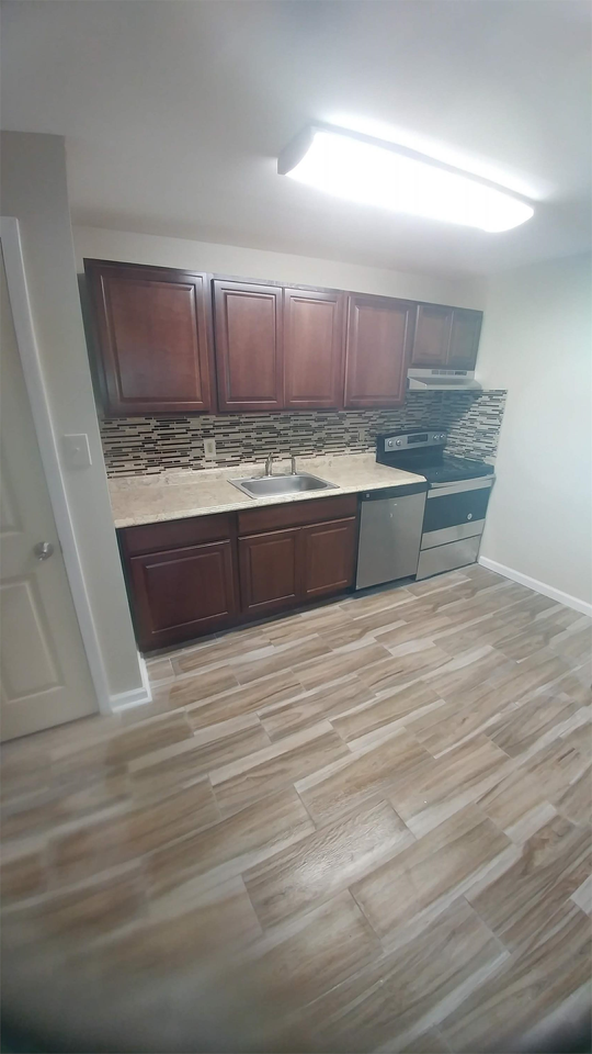 519 Lockhart St #3REAR - Photo 2 of 11