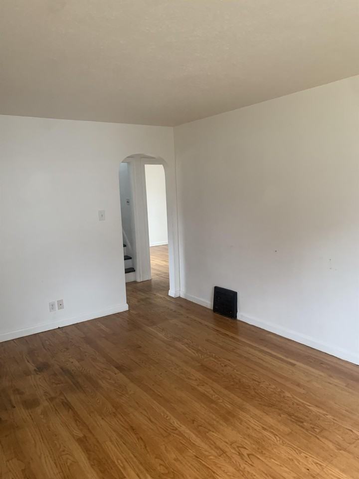 131 S Forest Ave - Photo 3 of 20