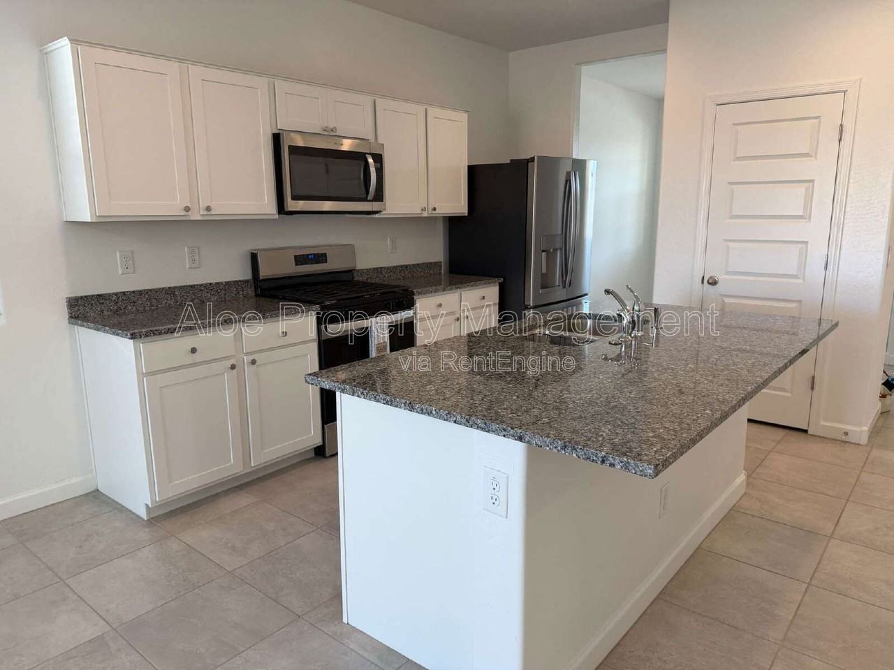 40060 W Hillman Dr - Photo 2 of 18